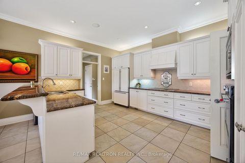 Photo 13 at 23 Fairbairn Gate, Rural East Gwillimbury, East Gwillimbury