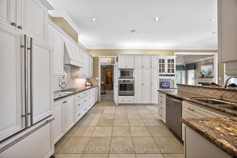 Photo 14 at 23 Fairbairn Gate, Rural East Gwillimbury, East Gwillimbury