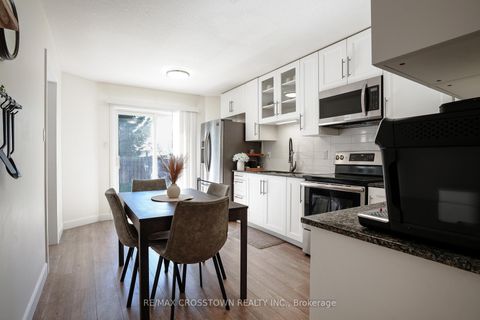 Photo 4 at 22 BLUEGRASS Drive, Holly, Barrie