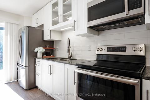 Photo 5 at 22 BLUEGRASS Drive, Holly, Barrie