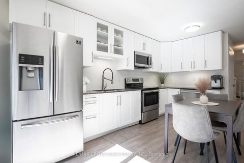 Photo 6 at 22 BLUEGRASS Drive, Holly, Barrie