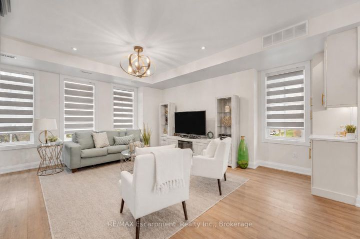 Photo 9 at 1 - 2362 New Street, Brant, Burlington