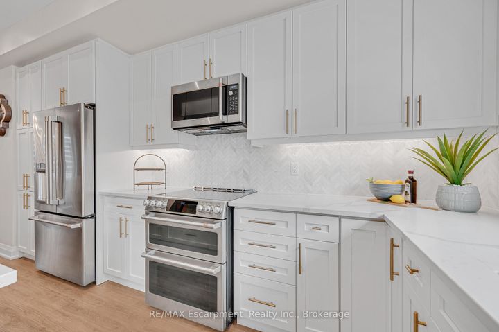 Photo 12 at 1 - 2362 New Street, Brant, Burlington