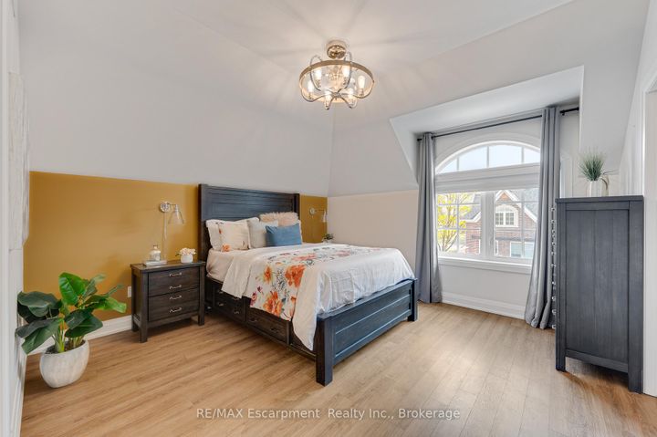 Photo 17 at 1 - 2362 New Street, Brant, Burlington