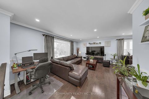 Photo 7 at 31 Kilbride Road, Bendale, Toronto