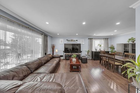 Photo 8 at 31 Kilbride Road, Bendale, Toronto