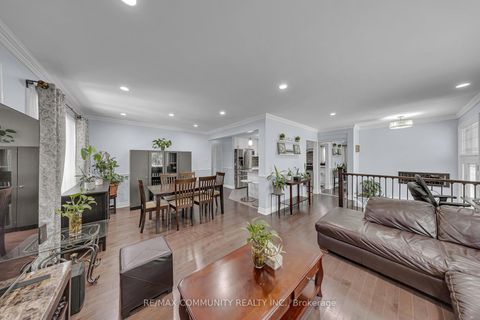 Photo 9 at 31 Kilbride Road, Bendale, Toronto