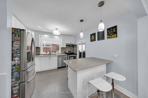 Photo 13 at 31 Kilbride Road, Bendale, Toronto