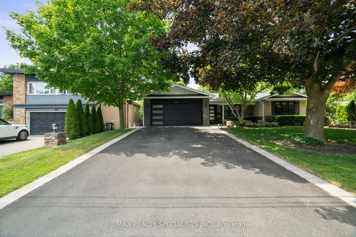 Photo 2 at 42 Heathview Avenue, Bayview Village, Toronto