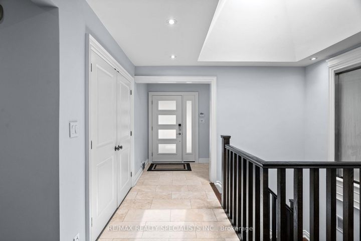 Photo 4 at 42 Heathview Avenue, Bayview Village, Toronto