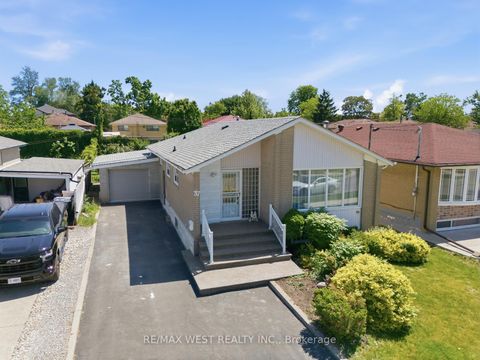 Photo 0 at 37 Beaumonde Heights Drive, Beaumonde Heights, Toronto