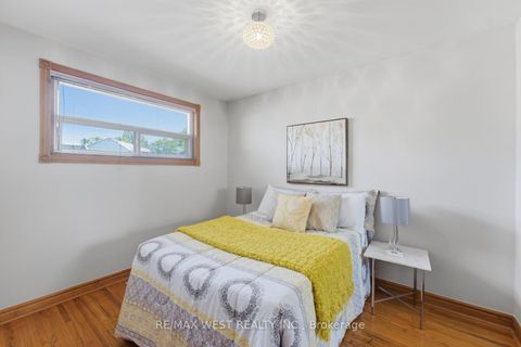 Photo 10 at 37 Beaumonde Heights Drive, Beaumonde Heights, Toronto
