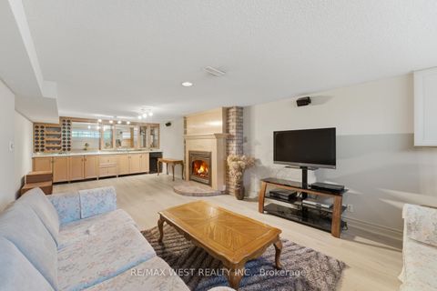 Photo 13 at 37 Beaumonde Heights Drive, Beaumonde Heights, Toronto