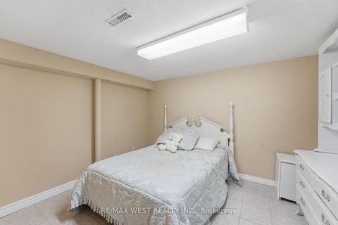 Photo 14 at 37 Beaumonde Heights Drive, Beaumonde Heights, Toronto