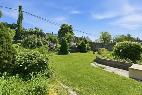 Photo 15 at 37 Beaumonde Heights Drive, Beaumonde Heights, Toronto