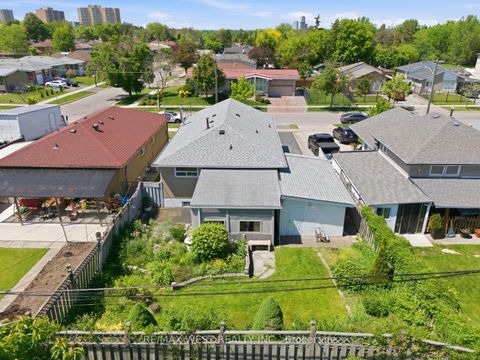 Photo 16 at 37 Beaumonde Heights Drive, Beaumonde Heights, Toronto