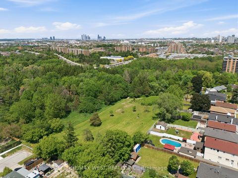 Photo 18 at 37 Beaumonde Heights Drive, Beaumonde Heights, Toronto