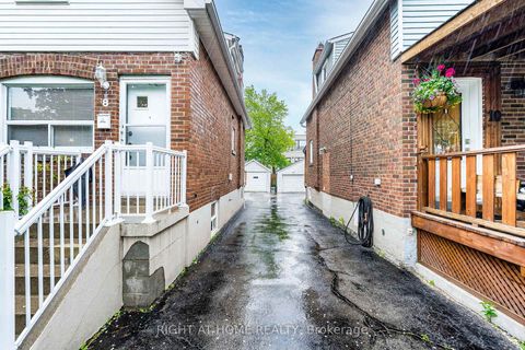 Photo 4 at 8 Savoy Avenue, Lumsden, Toronto