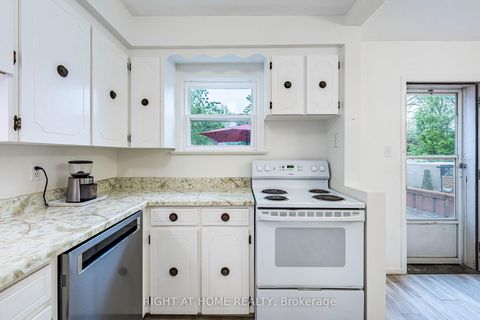 Photo 14 at 8 Savoy Avenue, Lumsden, Toronto
