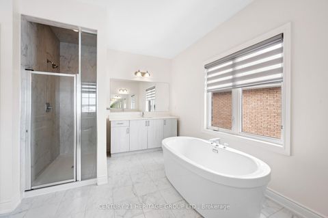 Photo 17 at 51 Hydrangea Hollow, Holland Landing, East Gwillimbury