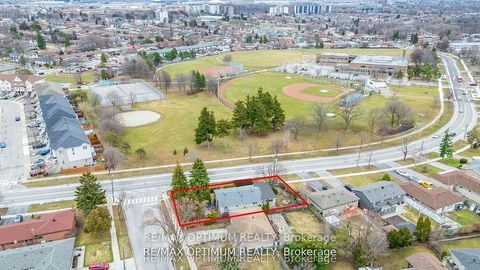 Photo 4 at 1 Dundee Drive, York University Heights, Toronto
