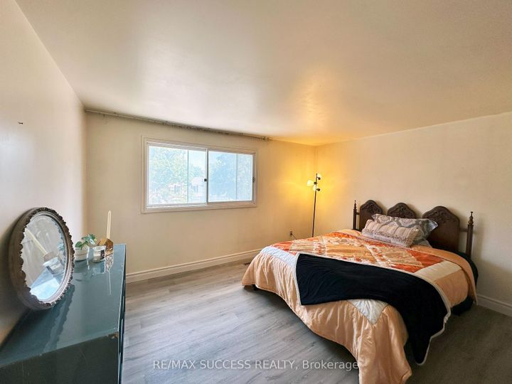 Photo 0 at 571 Minette Circle, Mississauga Valleys, Mississauga