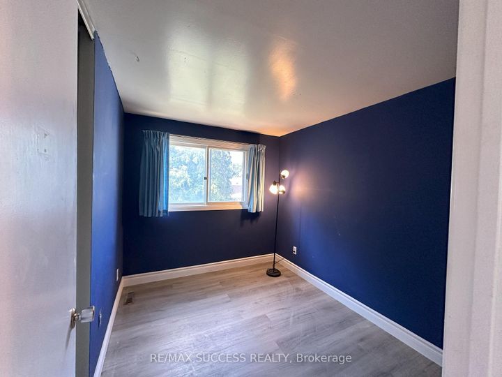 Photo 3 at 571 Minette Circle, Mississauga Valleys, Mississauga