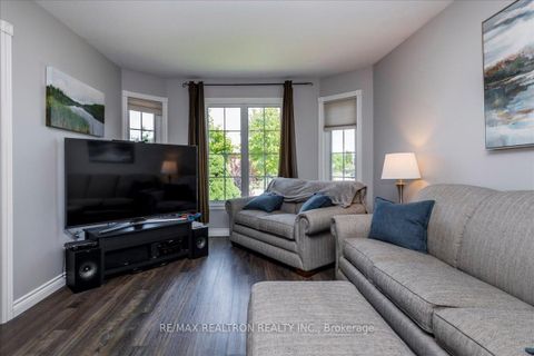 Photo 2 at 34 O'Shaughnessy Crescent, Holly, Barrie