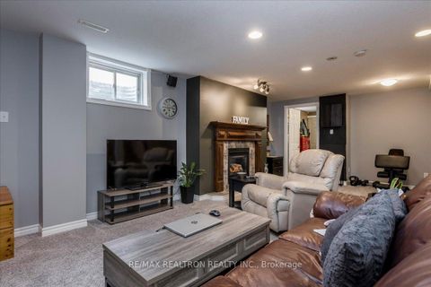 Photo 17 at 34 O'Shaughnessy Crescent, Holly, Barrie