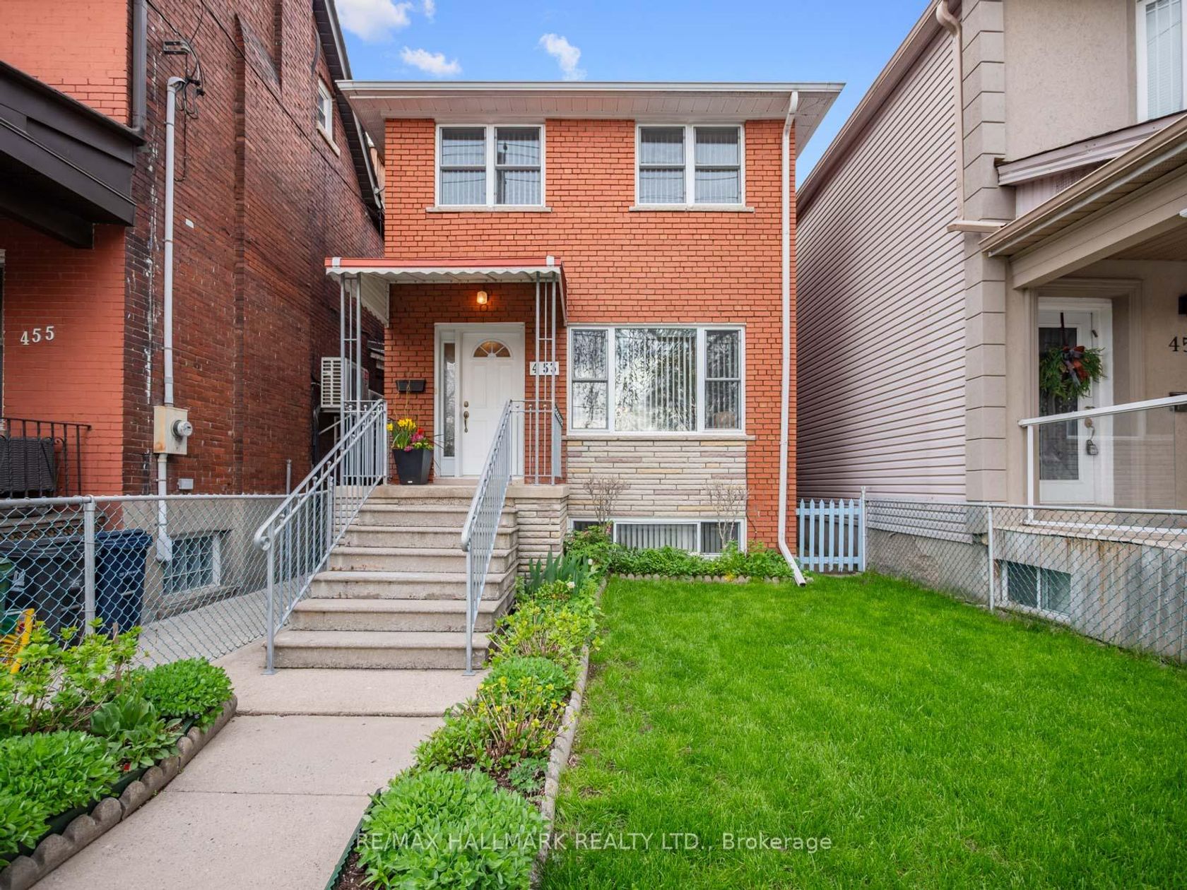 453 Jones Avenue, Jones, Toronto photo number 2