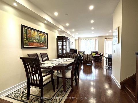 Photo 3 at 11 Kohl Street, Oak Ridges Lake Wilcox, Richmond Hill