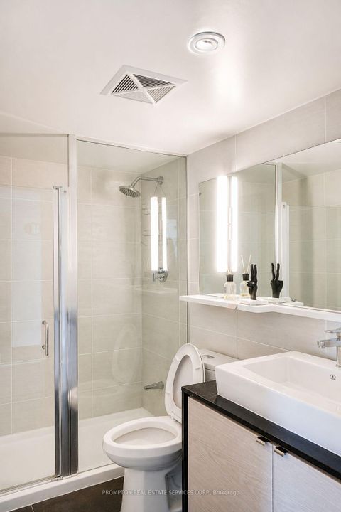 Photo 7 at 717 - 72 Esther Shiner Boulevard, Bayview Village, Toronto