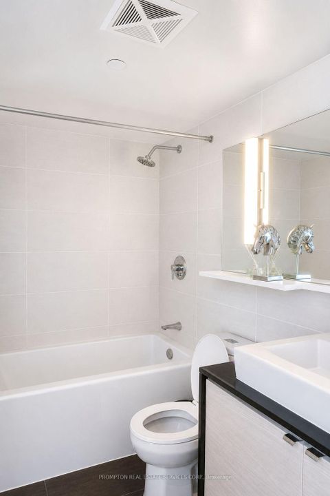 Photo 8 at 717 - 72 Esther Shiner Boulevard, Bayview Village, Toronto