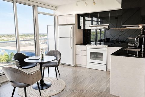Photo 10 at 717 - 72 Esther Shiner Boulevard, Bayview Village, Toronto