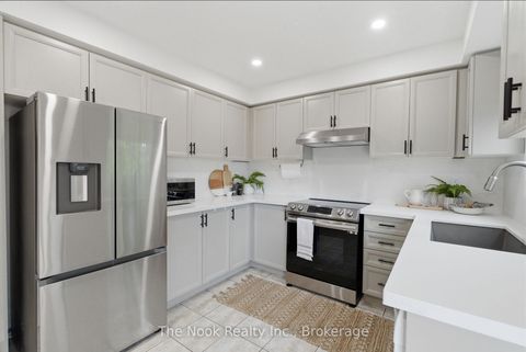 Photo 10 at 1624 Arcadia Square, Amberlea, Pickering