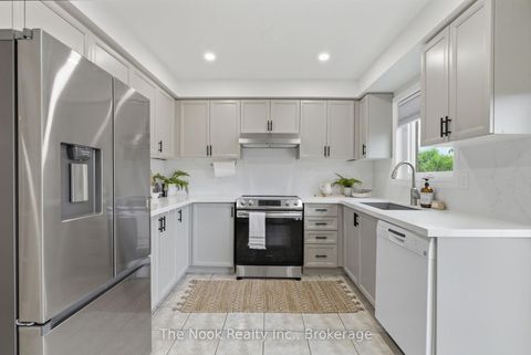 Photo 11 at 1624 Arcadia Square, Amberlea, Pickering