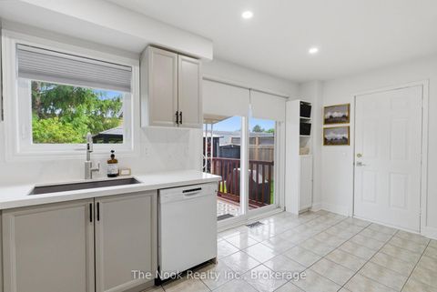 Photo 13 at 1624 Arcadia Square, Amberlea, Pickering