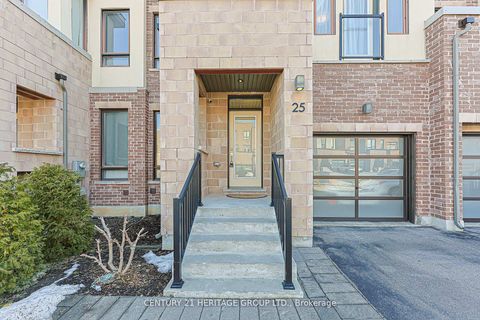 Photo 1 at 25 Helliwell Crescent, Oak Ridges Lake Wilcox, Richmond Hill