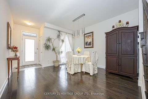 Photo 4 at 25 Helliwell Crescent, Oak Ridges Lake Wilcox, Richmond Hill