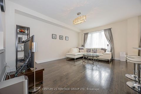 Photo 5 at 25 Helliwell Crescent, Oak Ridges Lake Wilcox, Richmond Hill