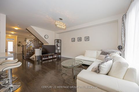 Photo 6 at 25 Helliwell Crescent, Oak Ridges Lake Wilcox, Richmond Hill