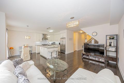 Photo 8 at 25 Helliwell Crescent, Oak Ridges Lake Wilcox, Richmond Hill