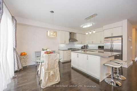 Photo 9 at 25 Helliwell Crescent, Oak Ridges Lake Wilcox, Richmond Hill