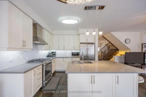 Photo 12 at 25 Helliwell Crescent, Oak Ridges Lake Wilcox, Richmond Hill