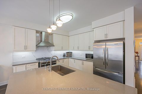 Photo 15 at 25 Helliwell Crescent, Oak Ridges Lake Wilcox, Richmond Hill
