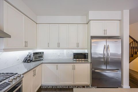 Photo 16 at 25 Helliwell Crescent, Oak Ridges Lake Wilcox, Richmond Hill