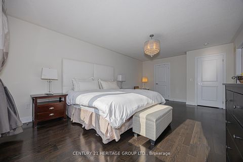 Photo 21 at 25 Helliwell Crescent, Oak Ridges Lake Wilcox, Richmond Hill