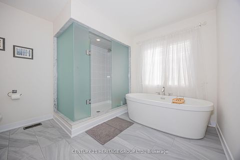 Photo 25 at 25 Helliwell Crescent, Oak Ridges Lake Wilcox, Richmond Hill
