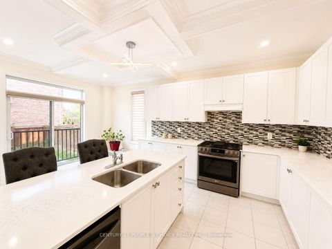 Photo 32 at 64 Coldwell Bay Circle, Kleinburg, Vaughan
