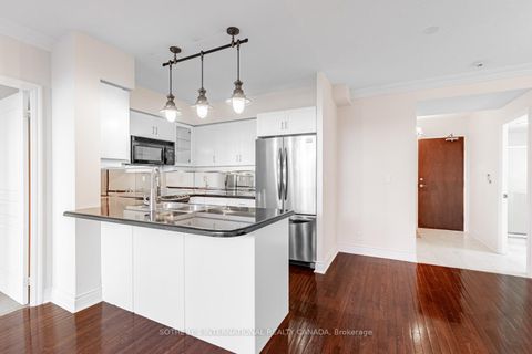 Photo 10 at 327 - 10 Delisle Avenue, St. Clair, Toronto